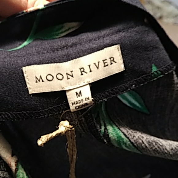 Moon River navy button front dress. - Picture 6 of 6
